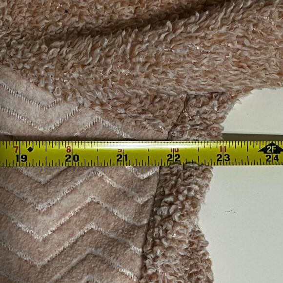 Maurice’s Light Pink Faux Fur Pullover with Rose Gold Snaps – Women’s XL EUC - Picture 6 of 7